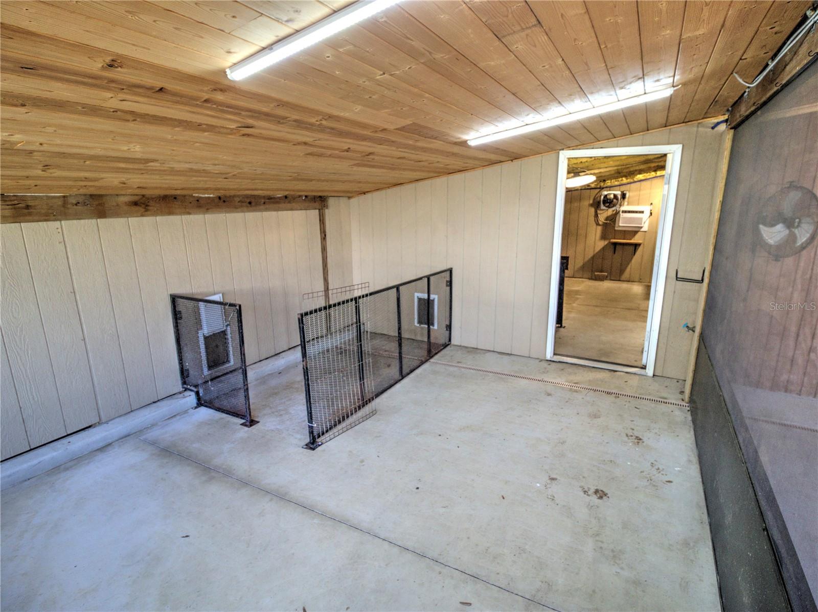 TOWERING OAKS - Residential