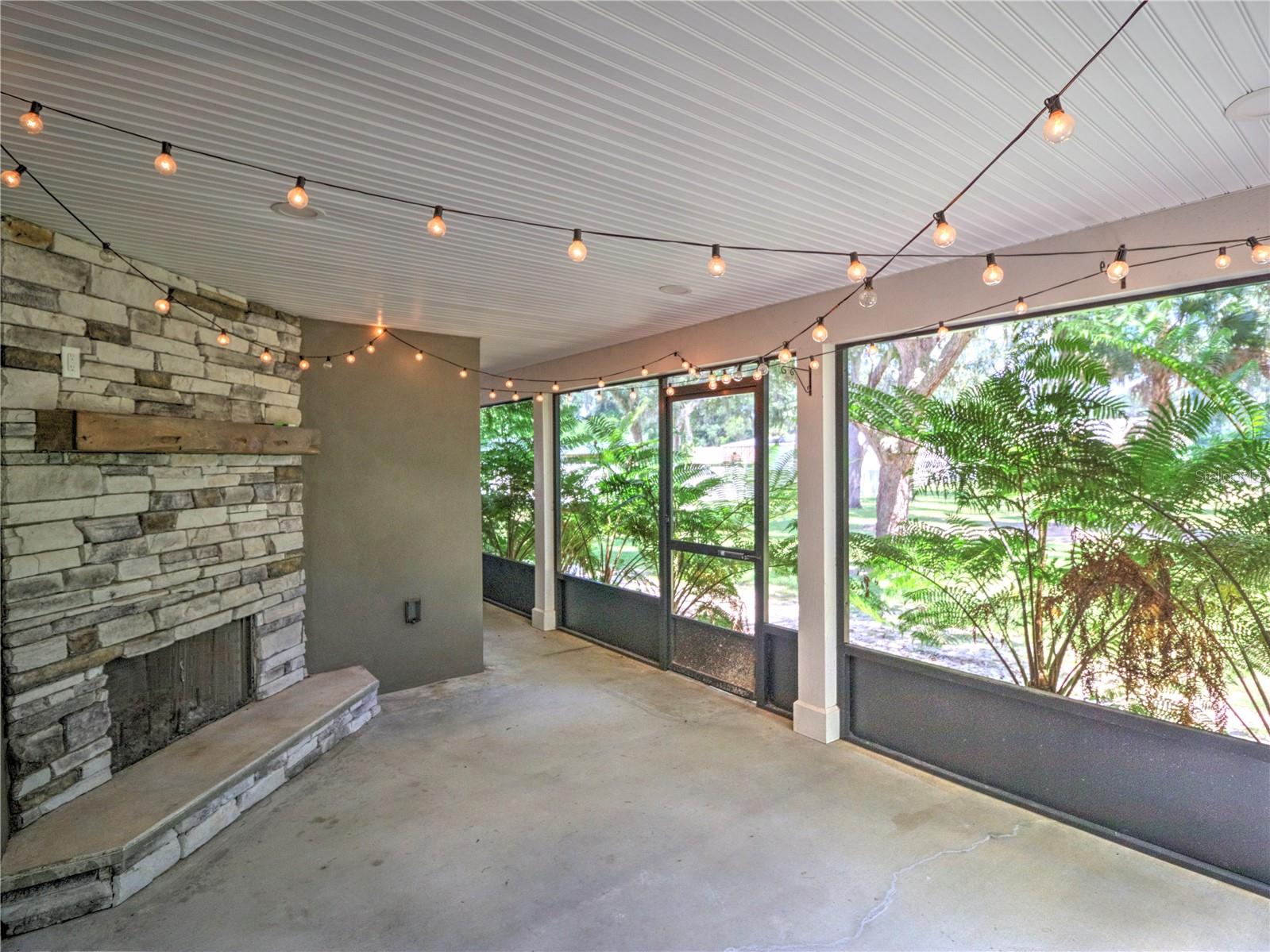 TOWERING OAKS - Residential