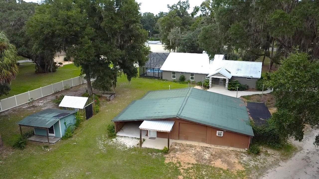 TOWERING OAKS - Residential