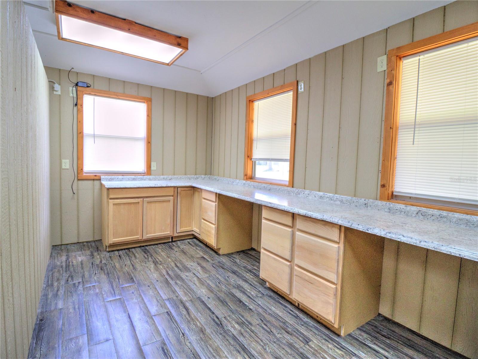 TOWERING OAKS - Residential