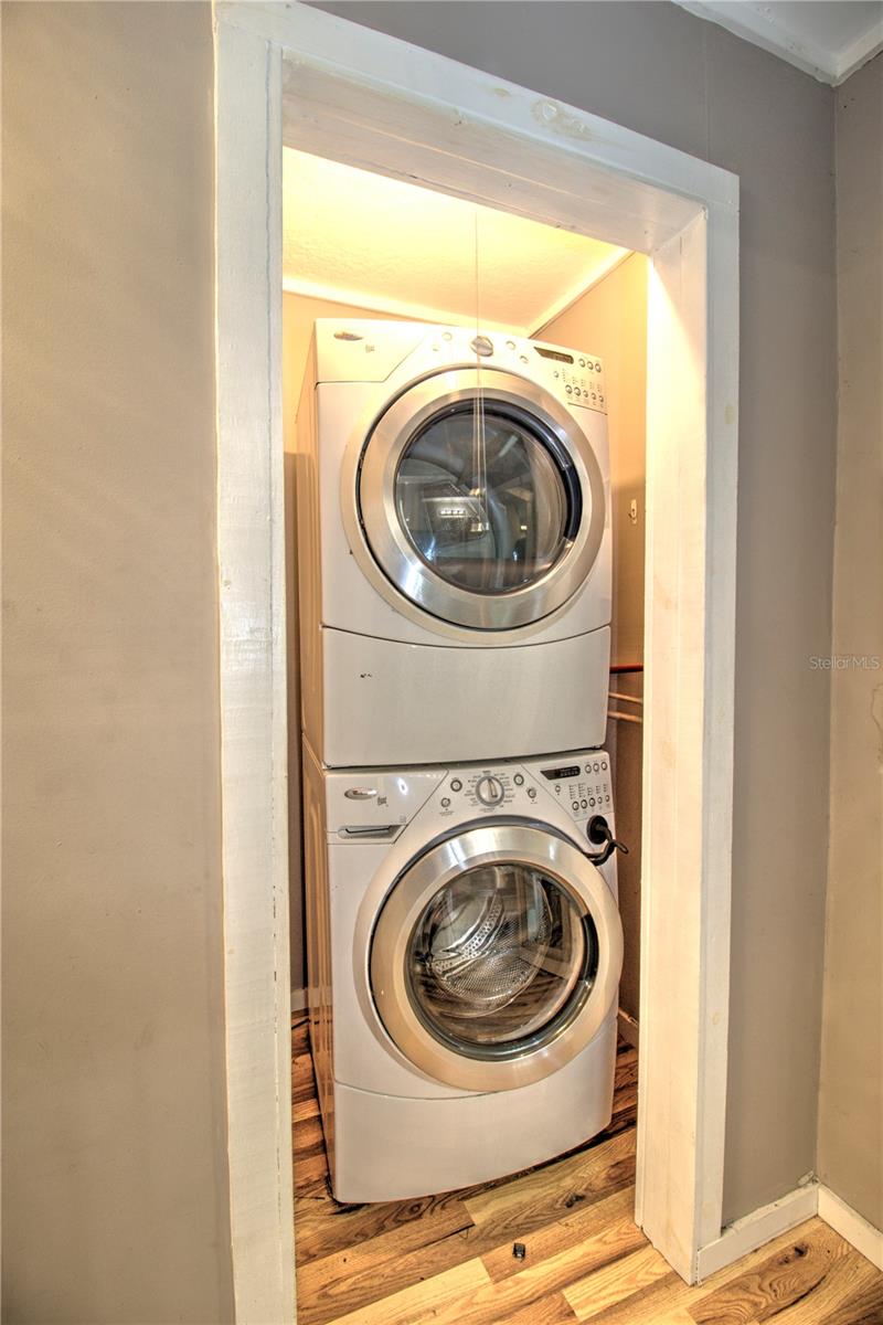 TOWERING OAKS - Residential