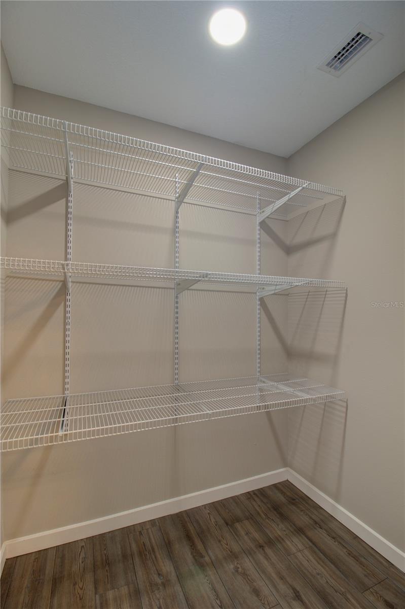 TOWERING OAKS - Residential