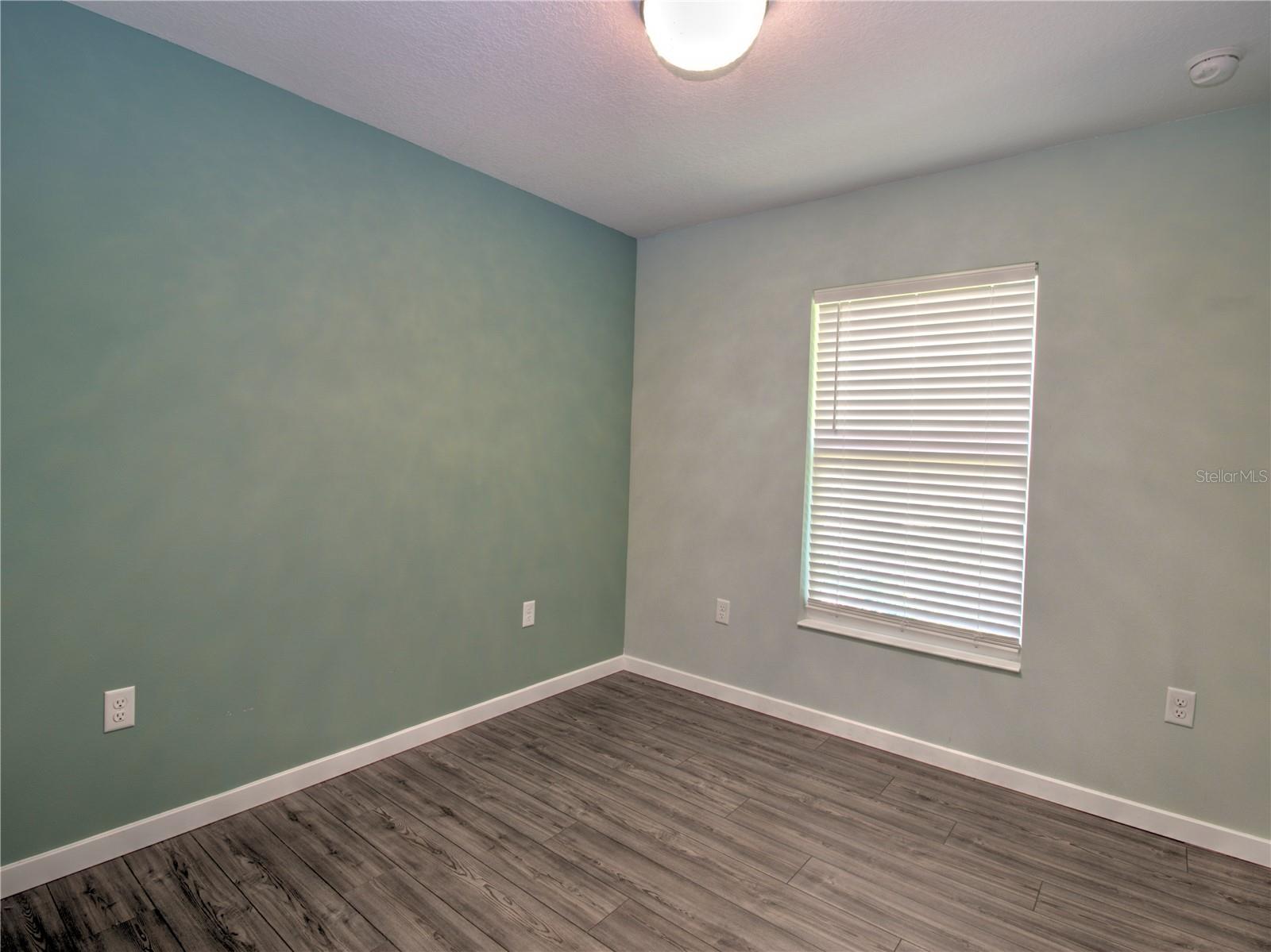 TOWERING OAKS - Residential