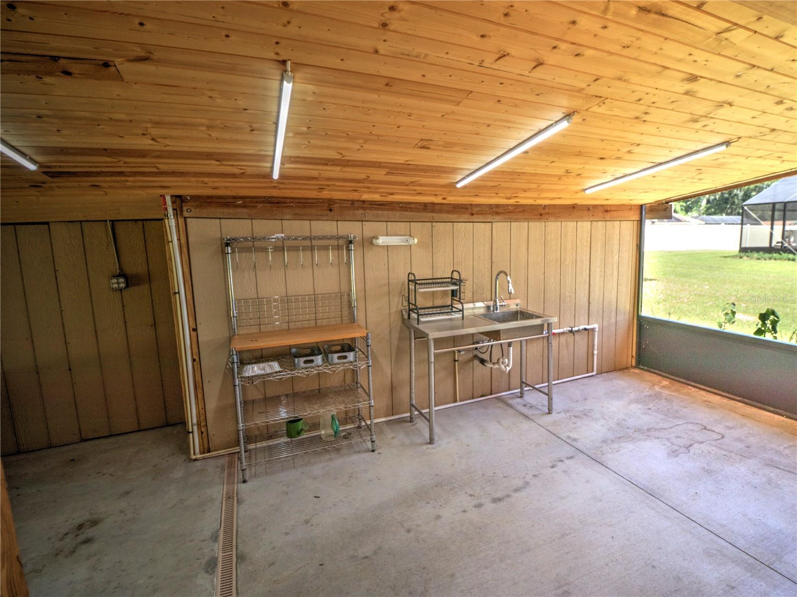 TOWERING OAKS - Residential