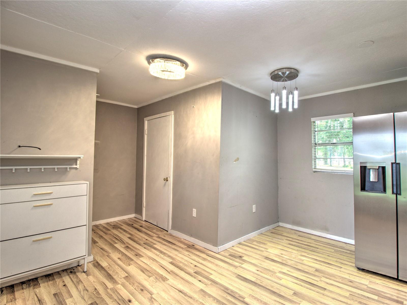 TOWERING OAKS - Residential