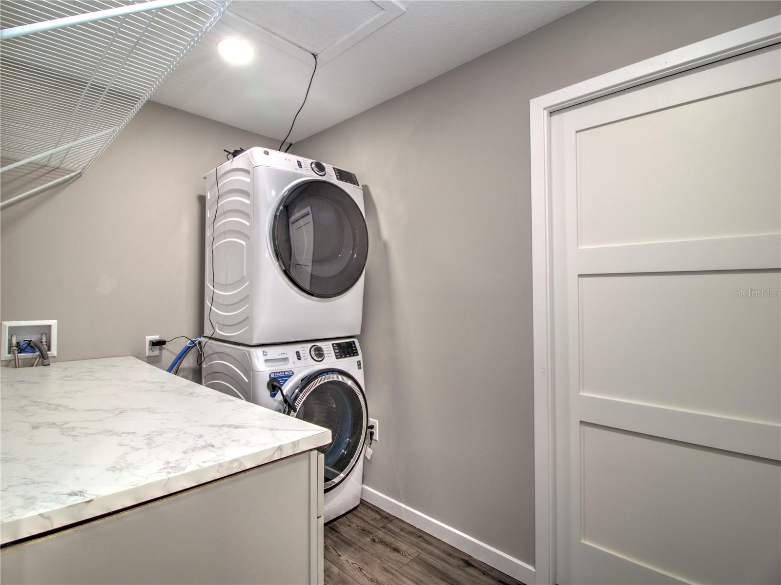 TOWERING OAKS - Residential