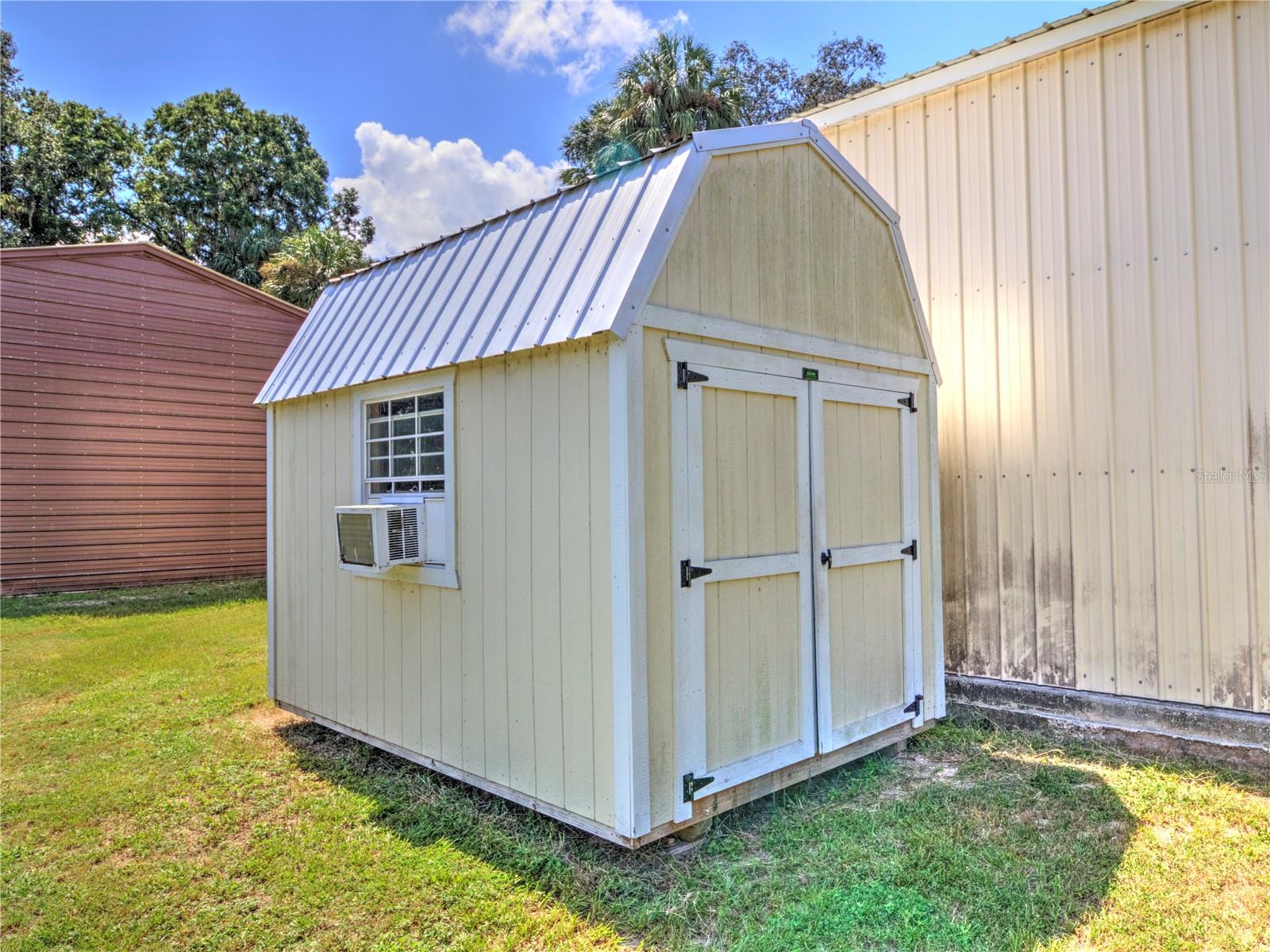 TOWERING OAKS - Residential