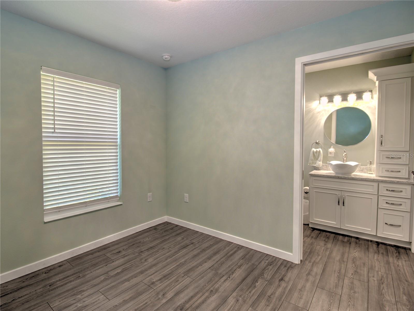 TOWERING OAKS - Residential