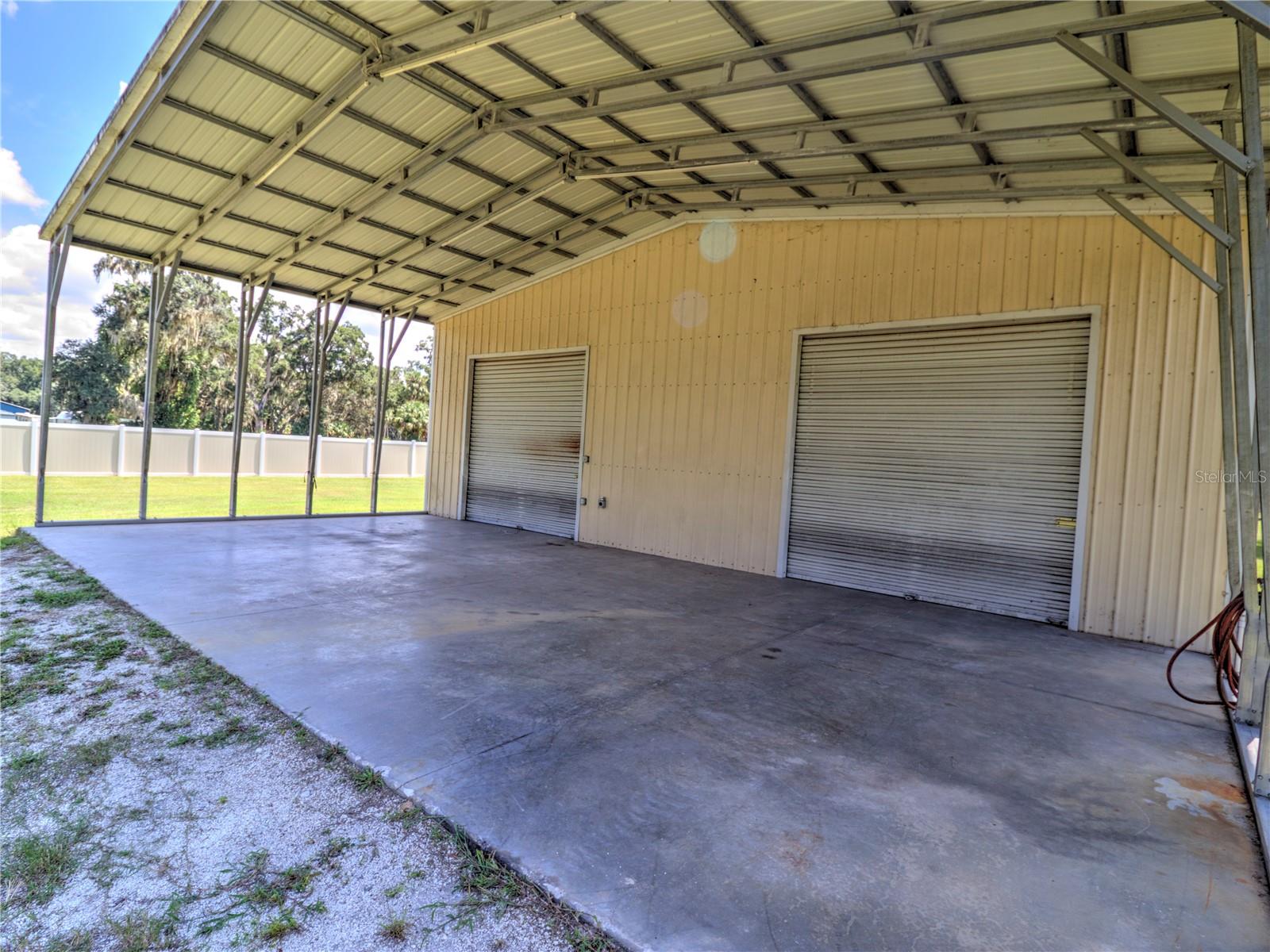 TOWERING OAKS - Residential