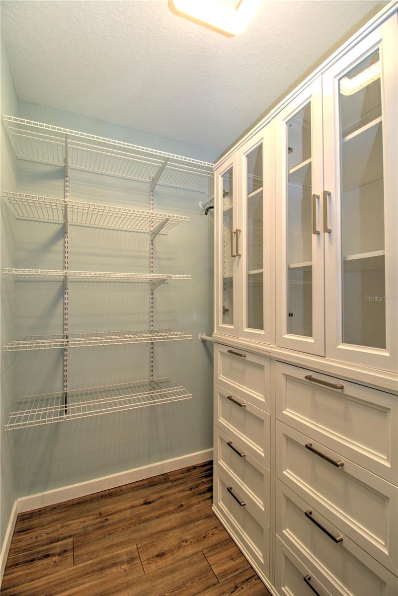 TOWERING OAKS - Residential