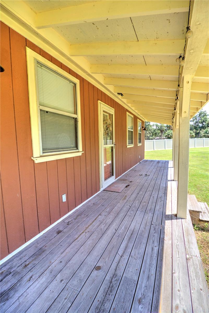 TOWERING OAKS - Residential