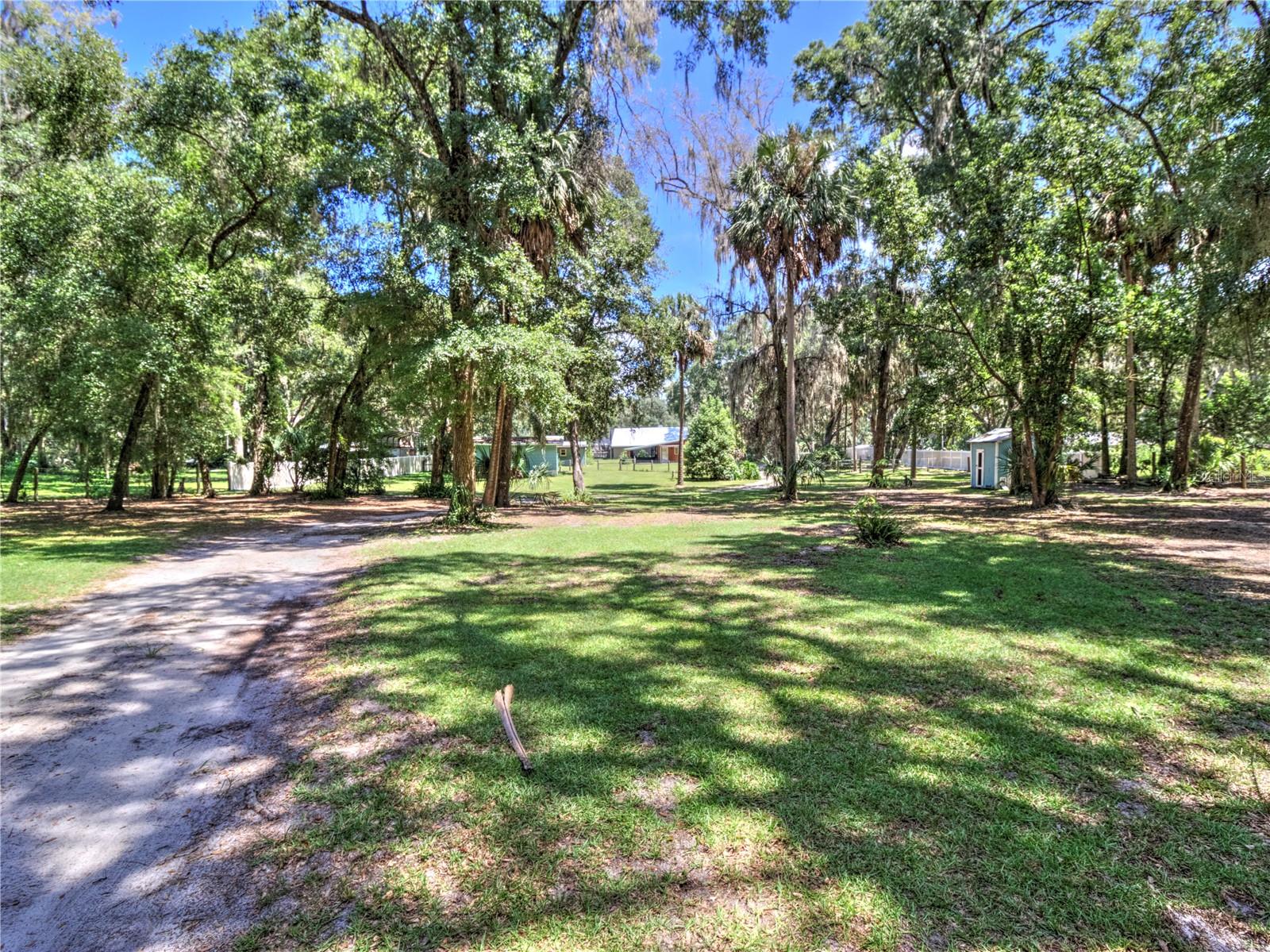 TOWERING OAKS - Residential