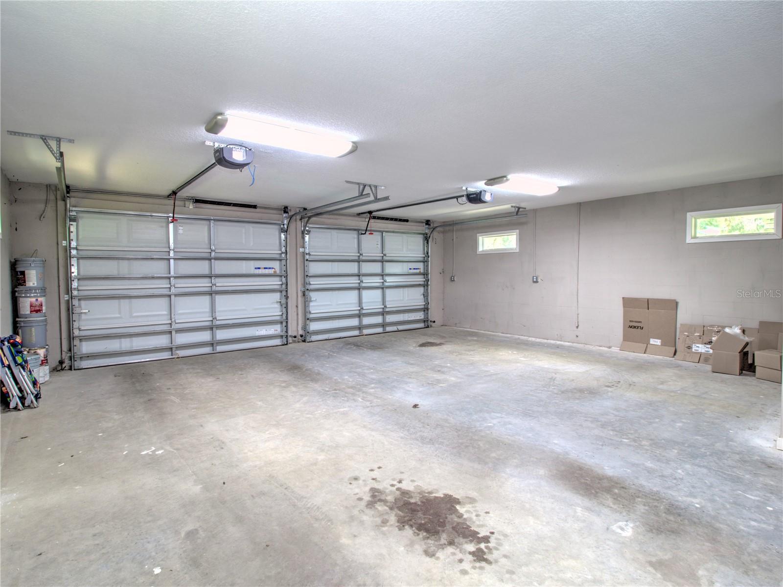 TOWERING OAKS - Residential