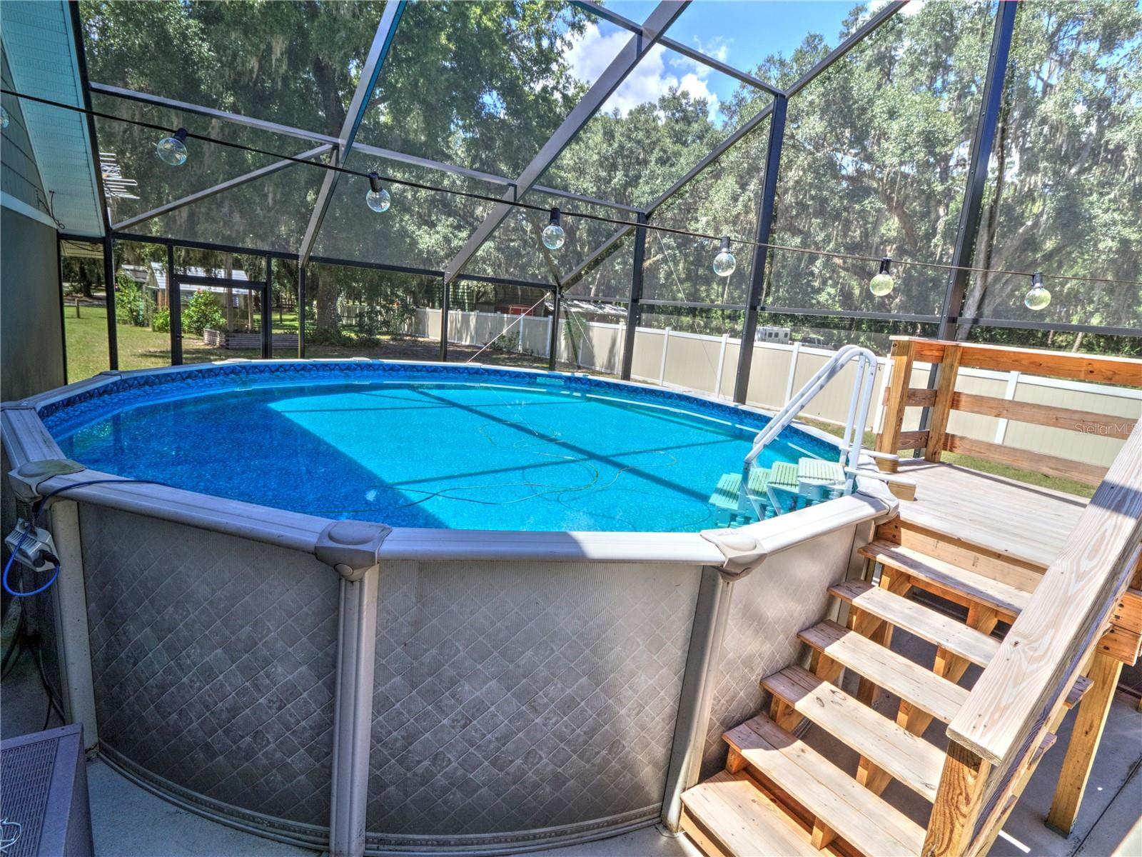 TOWERING OAKS - Residential