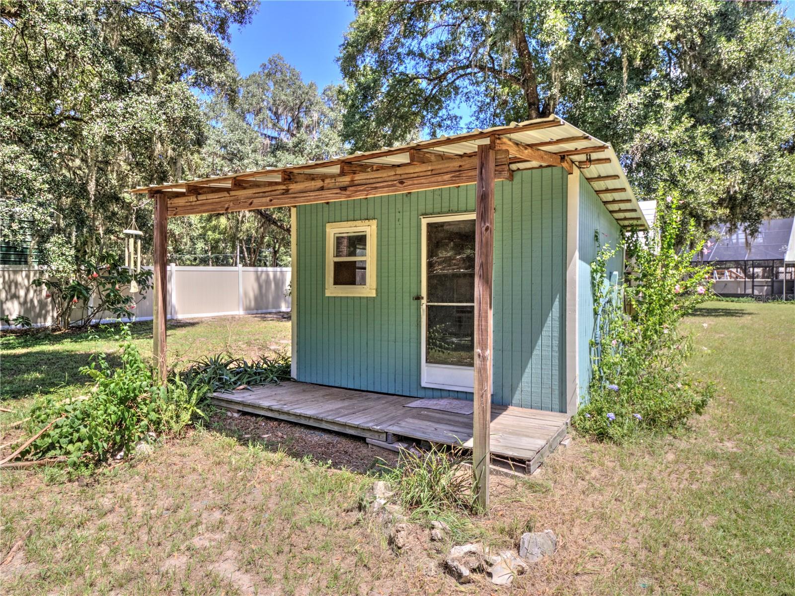 TOWERING OAKS - Residential