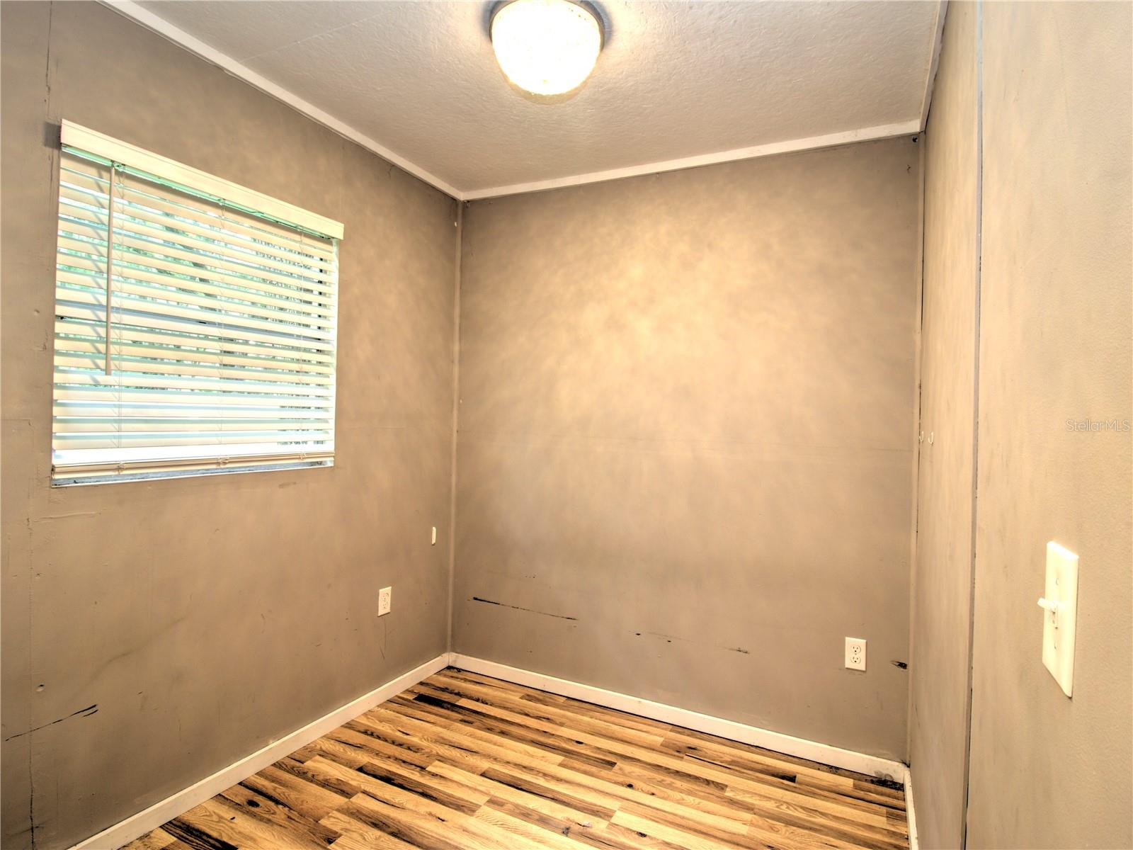 TOWERING OAKS - Residential