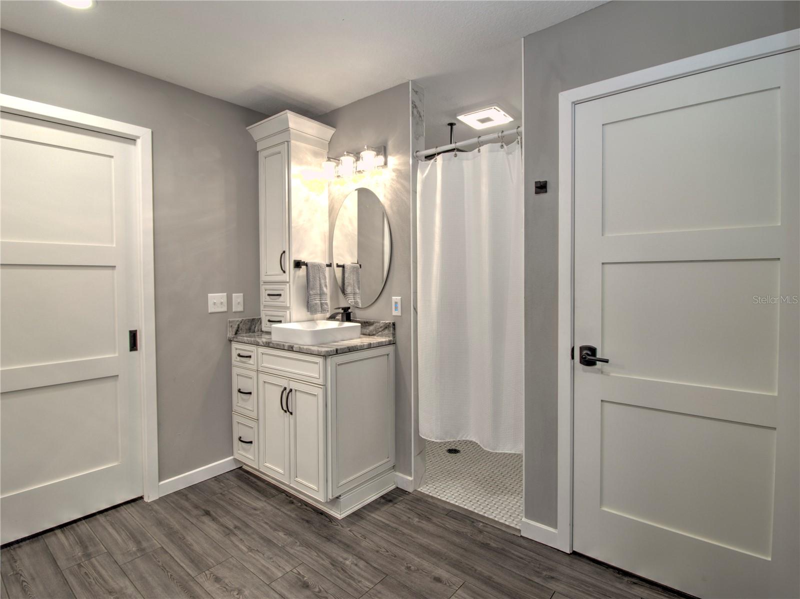 TOWERING OAKS - Residential