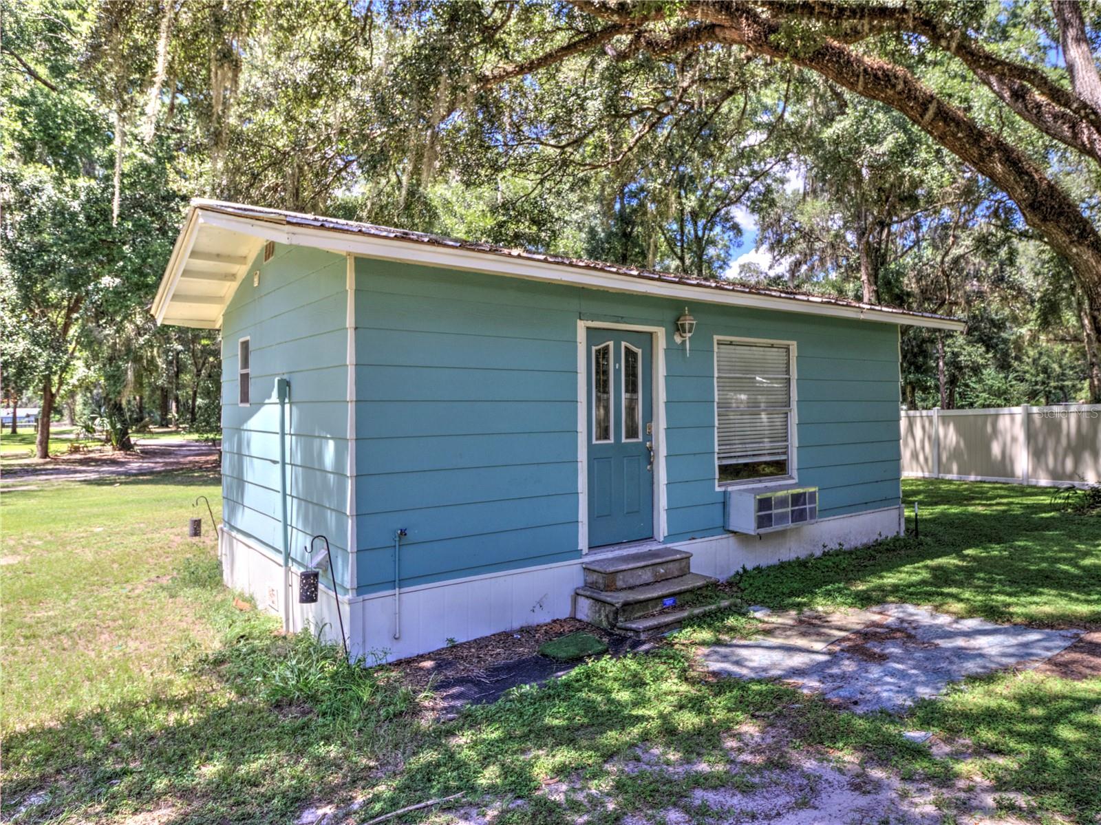TOWERING OAKS - Residential
