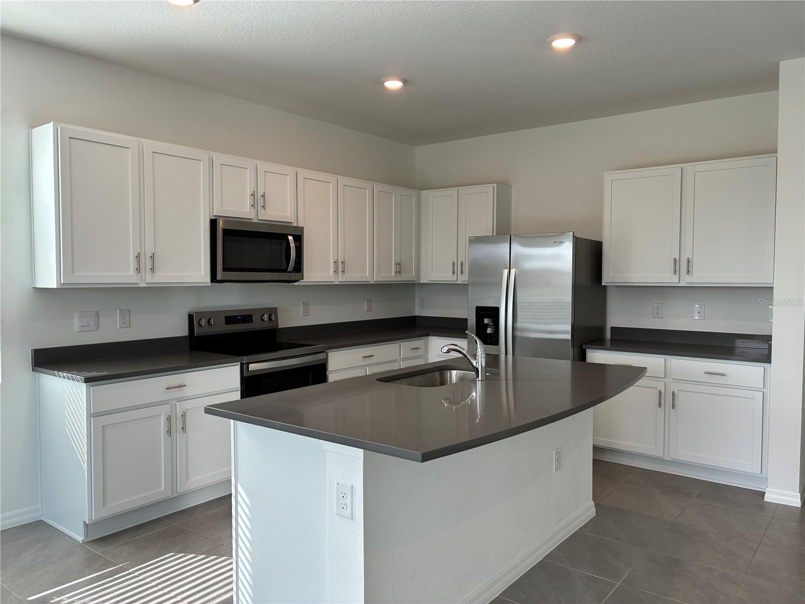 MEADOW RDG PH A-1 - Residential Lease