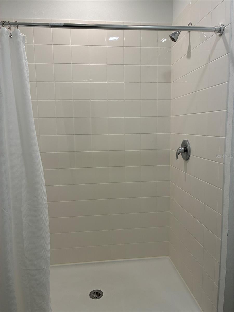 MEADOW RDG PH A-1 - Residential Lease