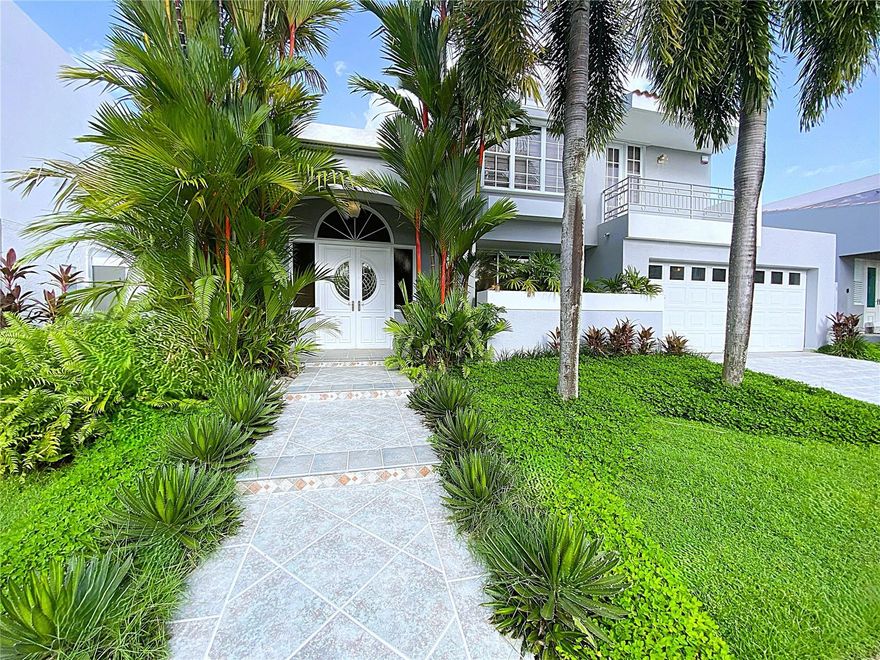 Two story residence, remodeled, european kitchen, swimming pool with deck, terrace with BBQ, double garage, living room, dining room and family room. Minutes from main private schools, main expressways, restaurants, drugstores, supermarkets, Club House with parks, tennis courts, swimming pools, fitness club, etc. HOA included. Corporate rentals welcome! Available January 1st, 2026.