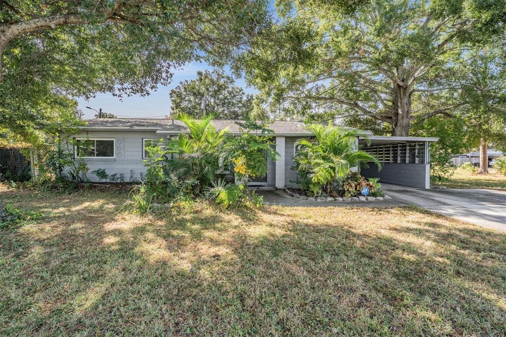 Photo of 5533 Atlantic Avenue N, St Petersburg, FL 33703 (MLS # TB8447423)