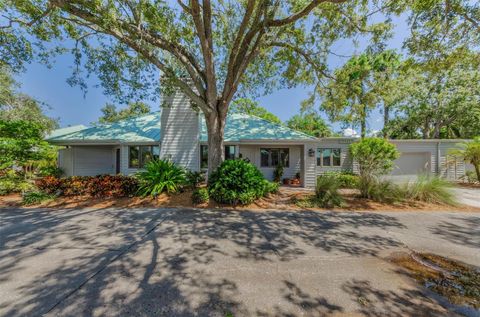 Photo of 10425 Longwood Drive, Seminole, FL 33777 (MLS # TB8435584)