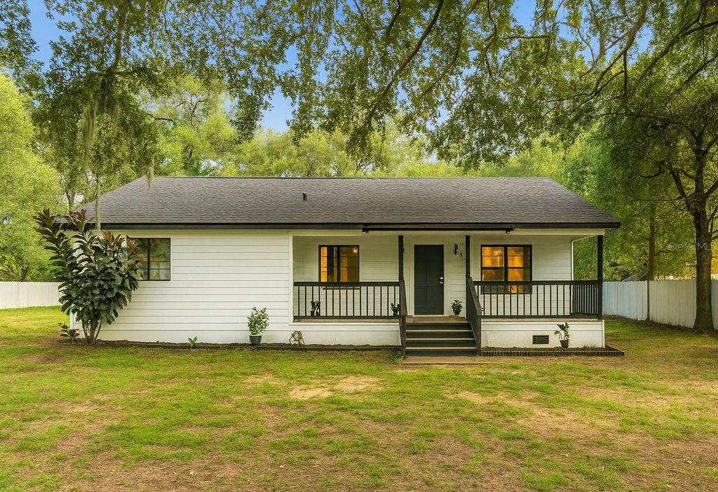 Photo of 305 E Jackson Street, Kissimmee, FL 34744 (MLS # S5131155)