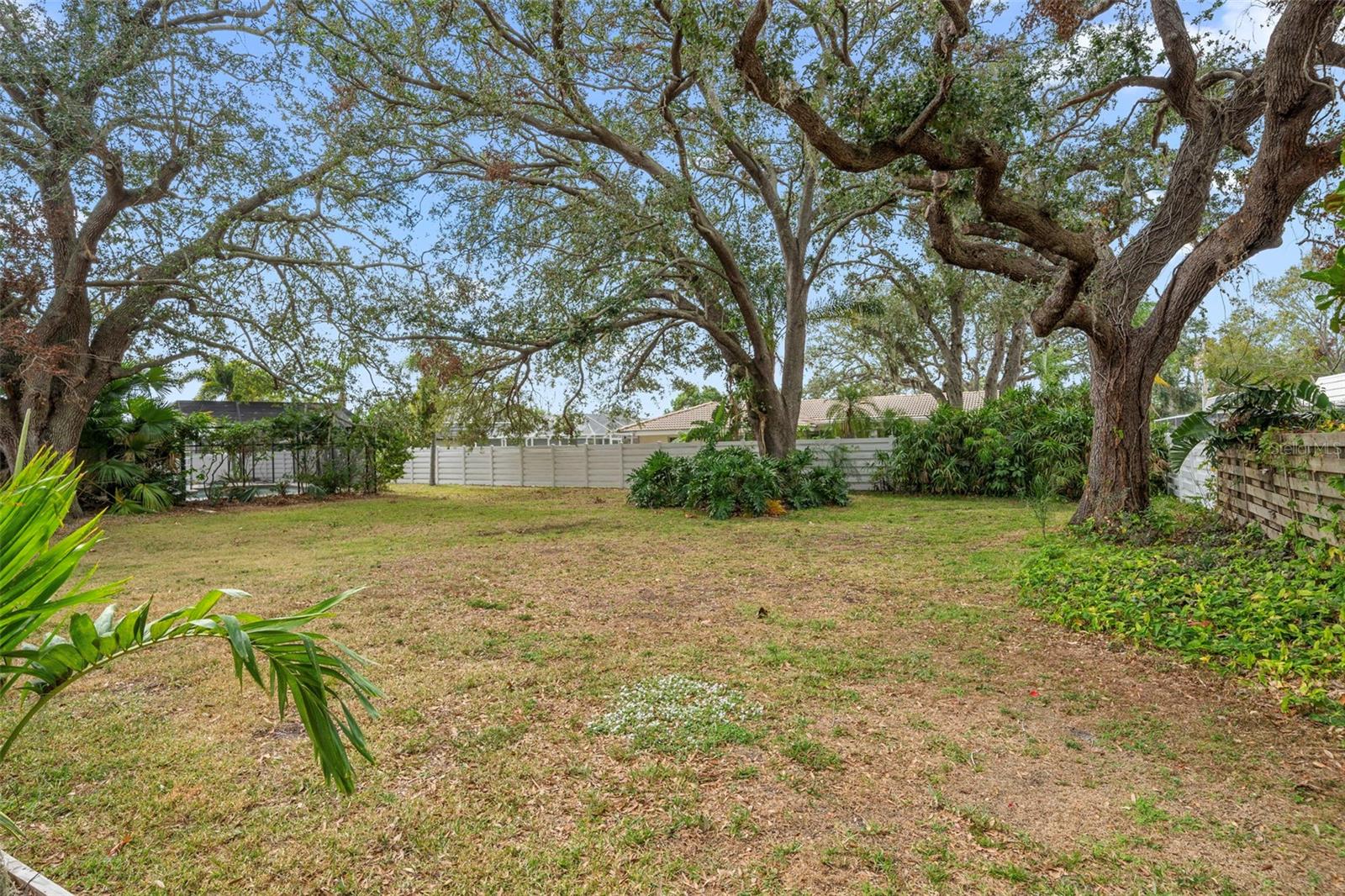 FRST LAKES COUNTRY CLUB ESTATES - Residential