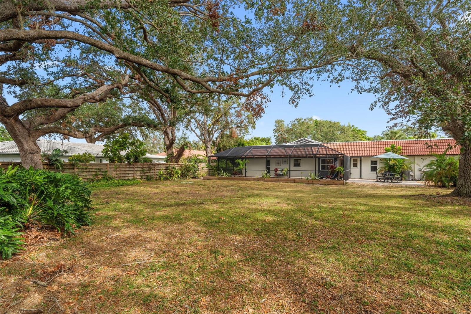 FRST LAKES COUNTRY CLUB ESTATES - Residential