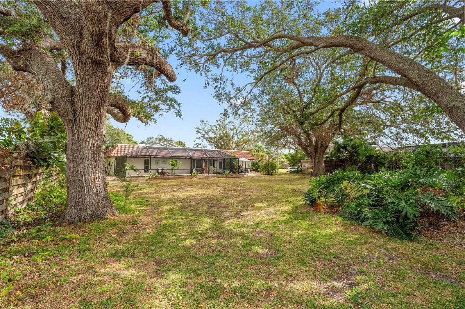 FRST LAKES COUNTRY CLUB ESTATES - Residential