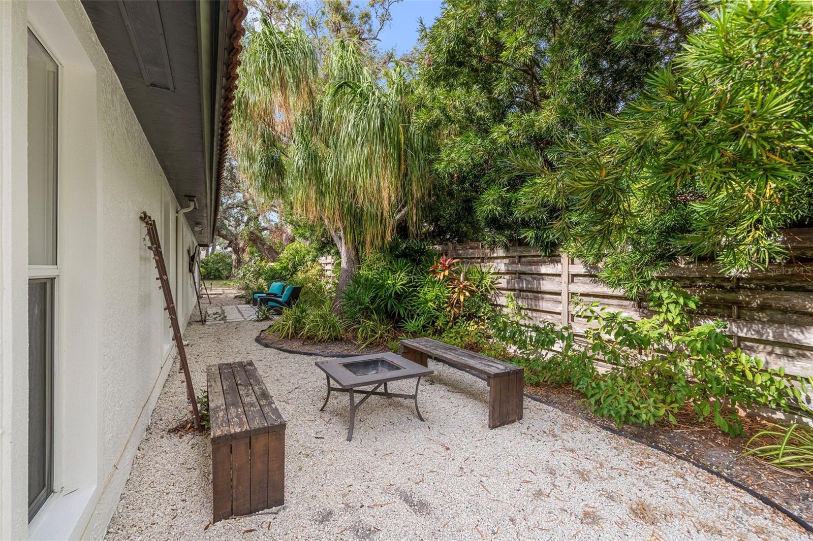 FRST LAKES COUNTRY CLUB ESTATES - Residential