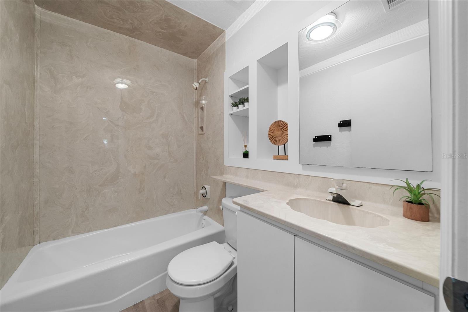 FRST LAKES COUNTRY CLUB ESTATES - Residential