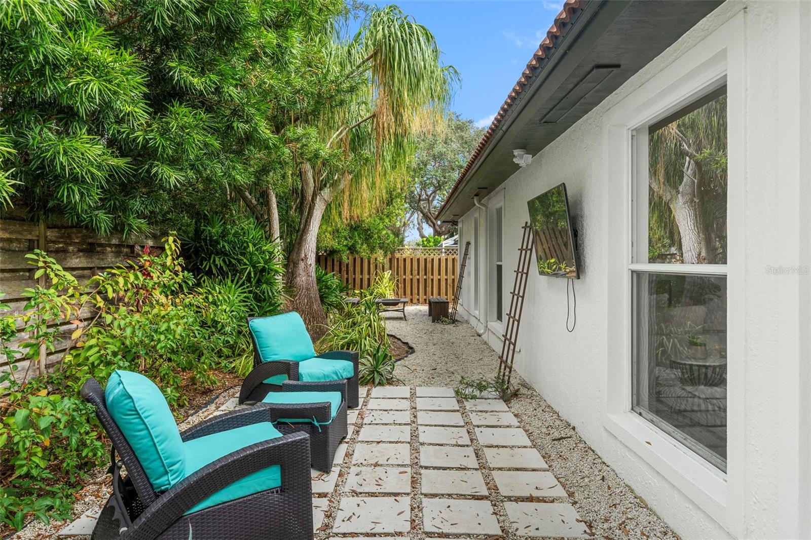 FRST LAKES COUNTRY CLUB ESTATES - Residential