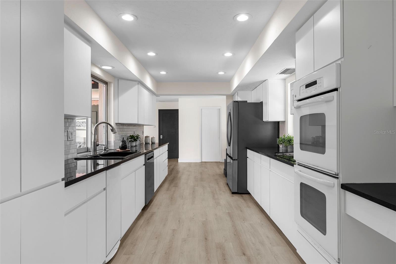 FRST LAKES COUNTRY CLUB ESTATES - Residential