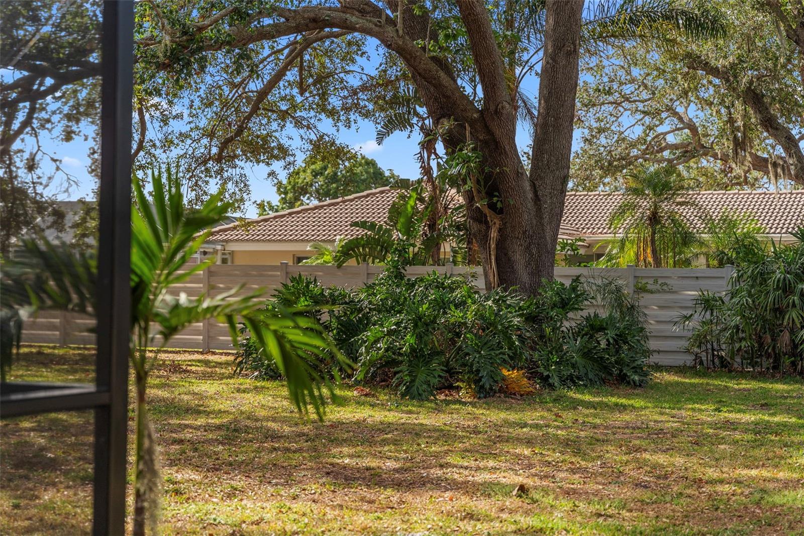 FRST LAKES COUNTRY CLUB ESTATES - Residential