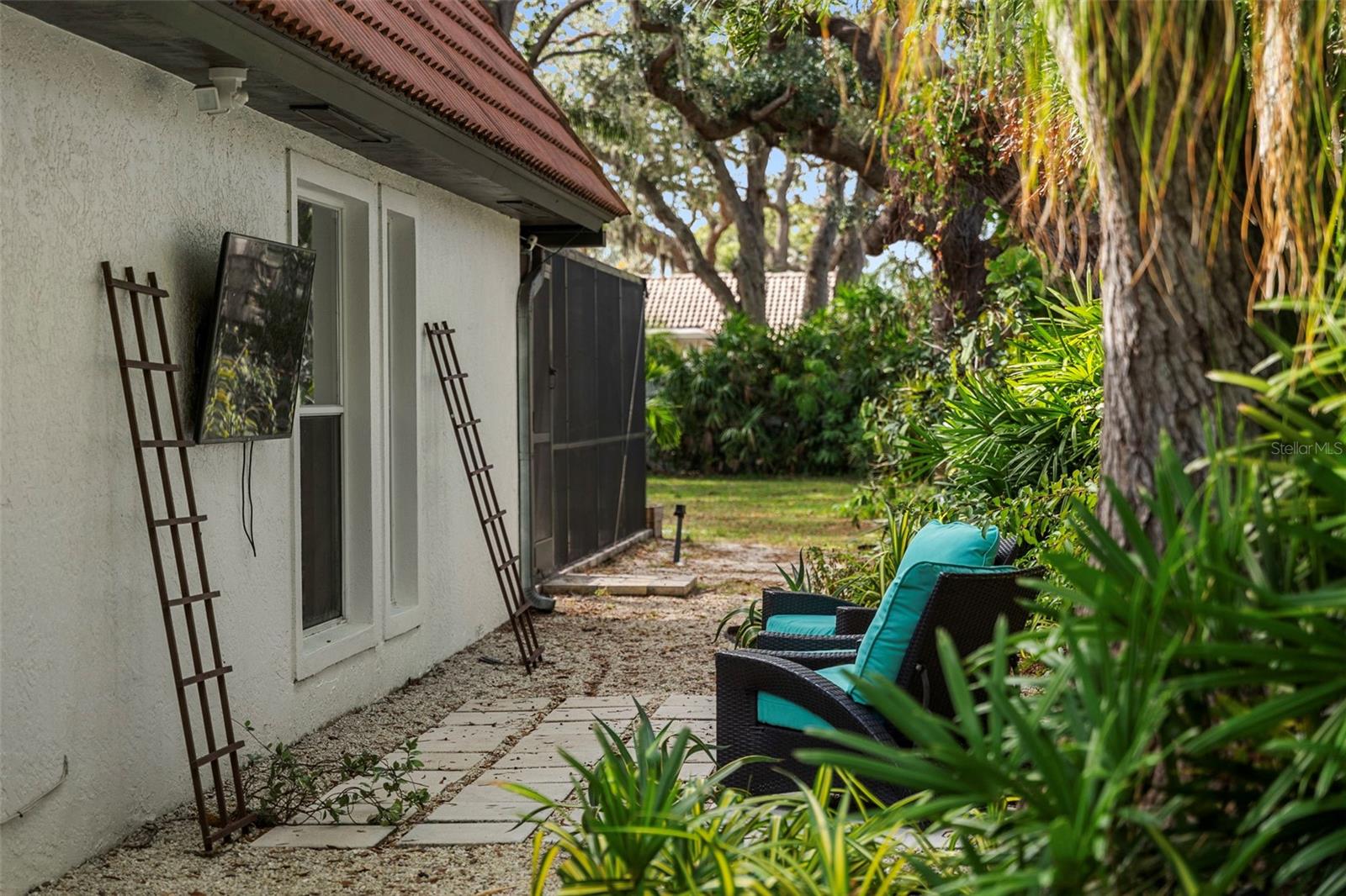 FRST LAKES COUNTRY CLUB ESTATES - Residential