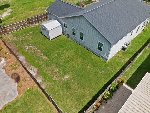 A home in PLANT CITY