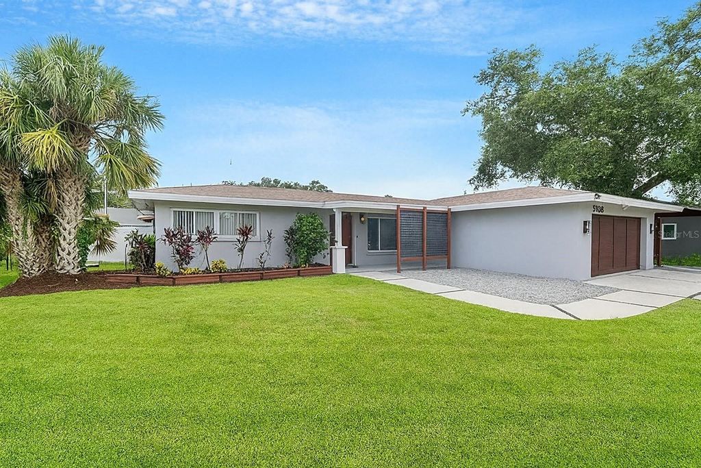 Photo of 5108 Medalist Road, Sarasota, FL 34243 (MLS # A4660179)