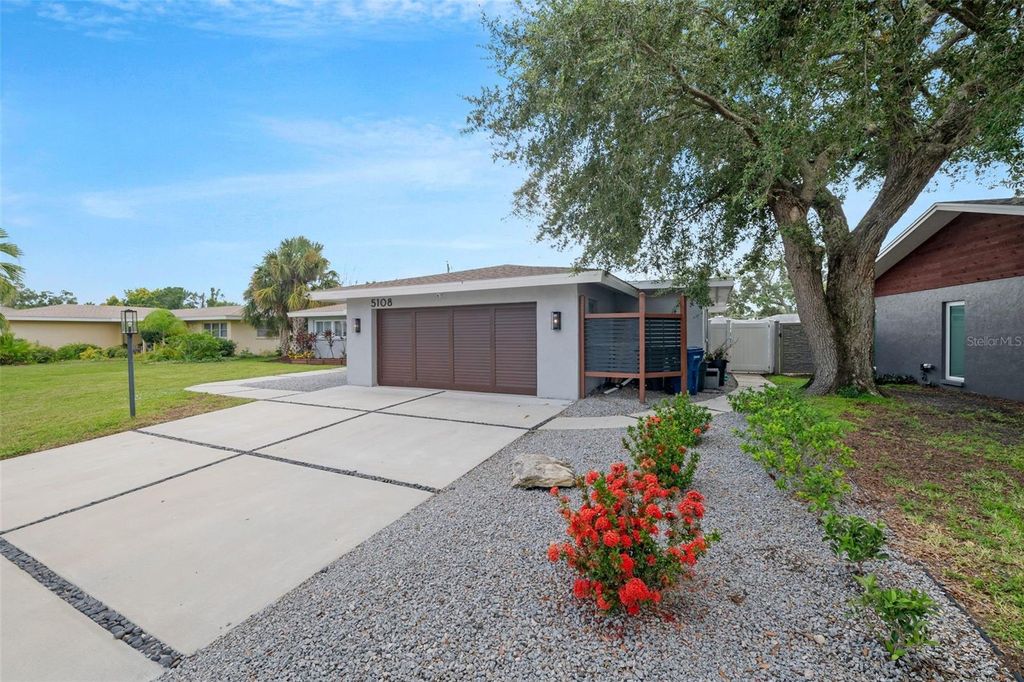 Photo of 5108 Medalist Road, Sarasota, FL 34243 (MLS # A4660179)