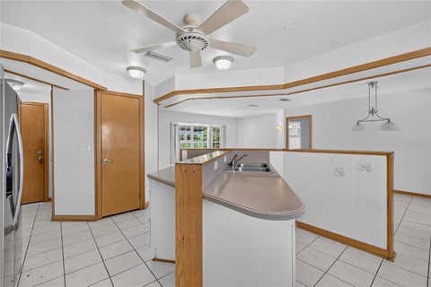 Tiny photo for 302 E Mirror Lake Drive, Fruitland Park, FL 34731 (MLS # G5114324)