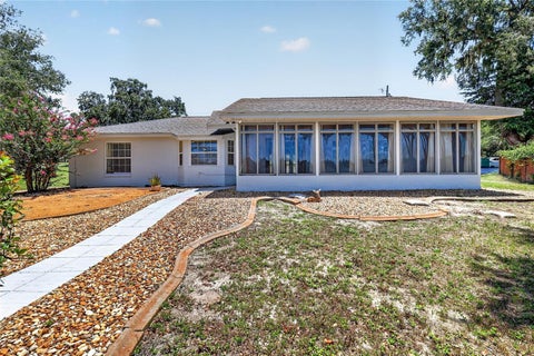 Tiny photo for 302 E Mirror Lake Drive, Fruitland Park, FL 34731 (MLS # G5114324)