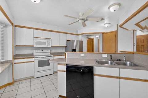 Tiny photo for 302 E Mirror Lake Drive, Fruitland Park, FL 34731 (MLS # G5114324)