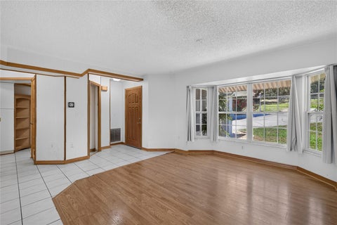 Tiny photo for 302 E Mirror Lake Drive, Fruitland Park, FL 34731 (MLS # G5114324)