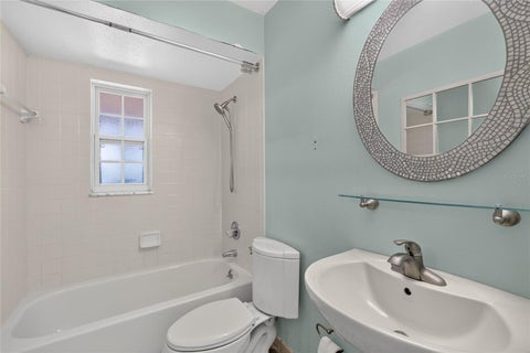 Tiny photo for 302 E Mirror Lake Drive, Fruitland Park, FL 34731 (MLS # G5114324)