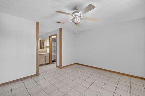 Tiny photo for 302 E Mirror Lake Drive, Fruitland Park, FL 34731 (MLS # G5114324)