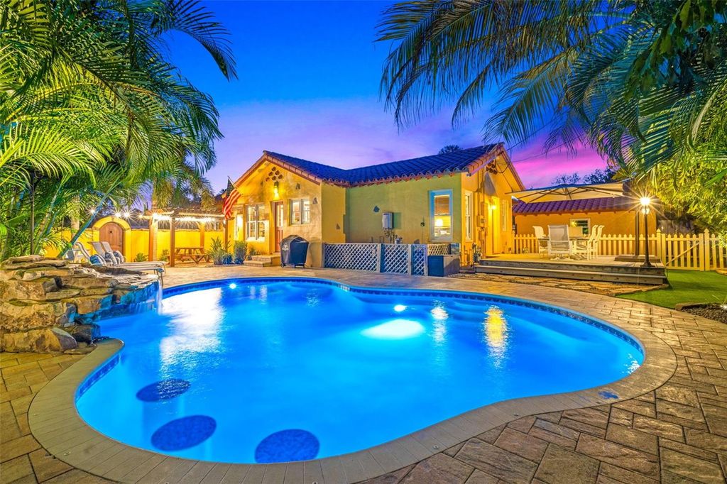 Photo of 1431 22nd Avenue N, St Petersburg, FL 33704 (MLS # TB8466046)