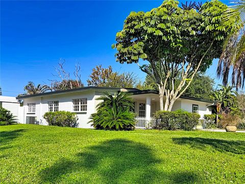 Photo of 7646 Daphne Avenue, Orlando, FL 32812 (MLS # O6356686) Photo of 7646 Daphne Avenue, Orlando, FL 32812 (MLS # O6356686)