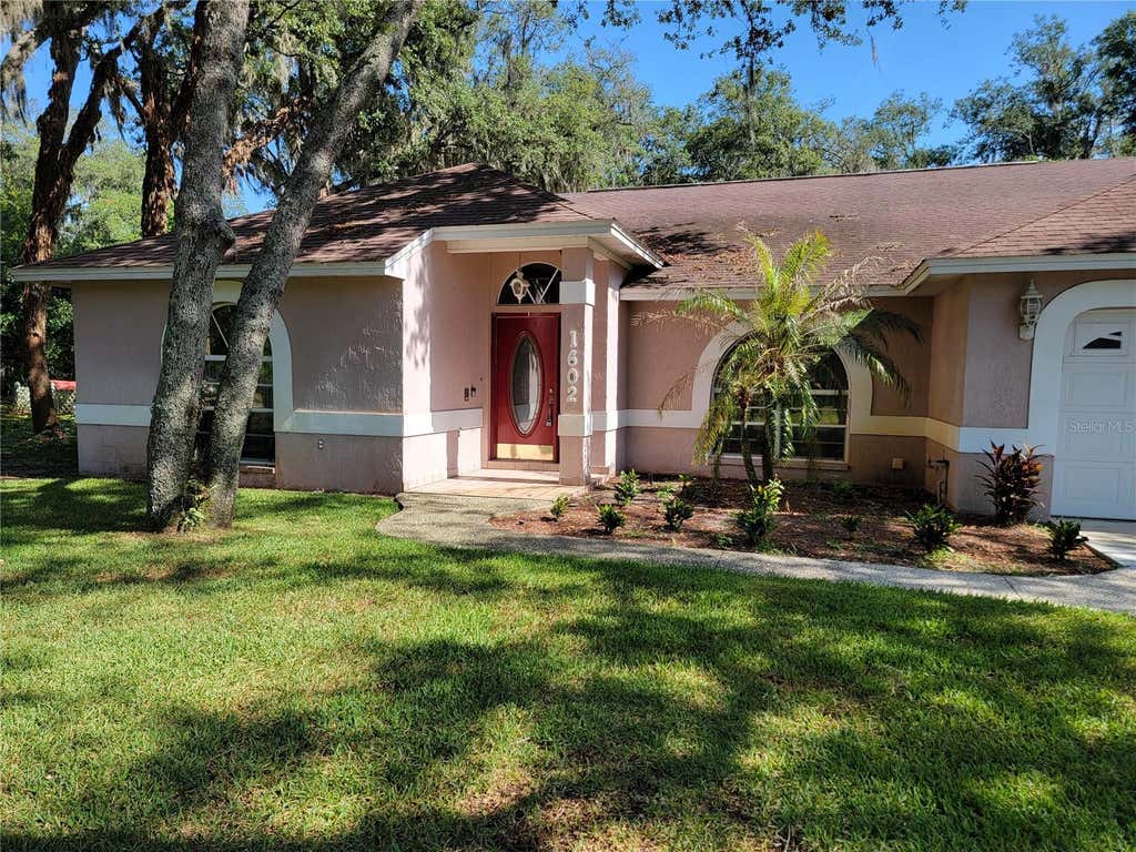 Photo of 1602 Yeomans Path, Lakeland, FL 33809 (MLS # L4963082)