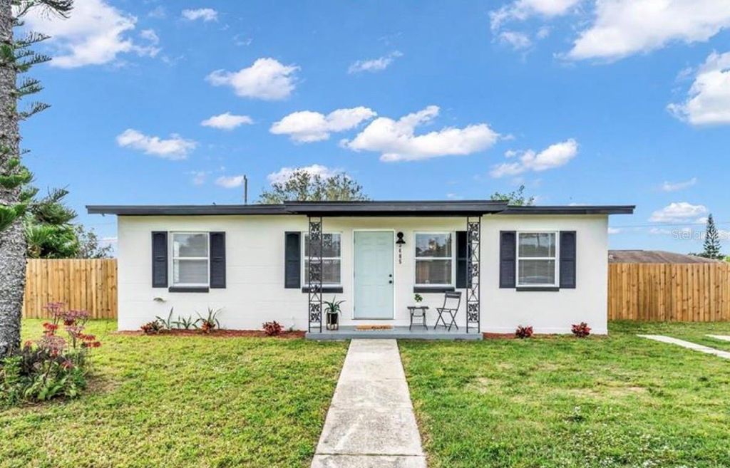 Photo of 3405 Lucerne Terrace, Port Charlotte, FL 33952 (MLS # C7521661)